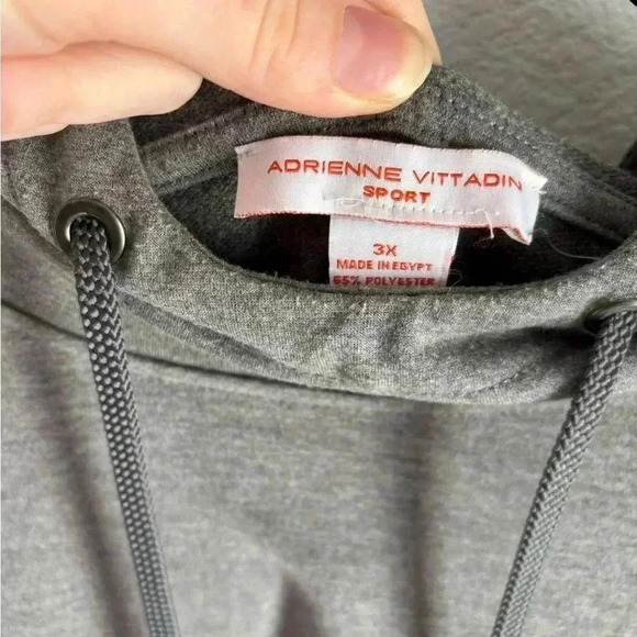 Sporty and Breathable Grey Oversized Activewear sweatshirt with Meshed details - Picture 3 of 4